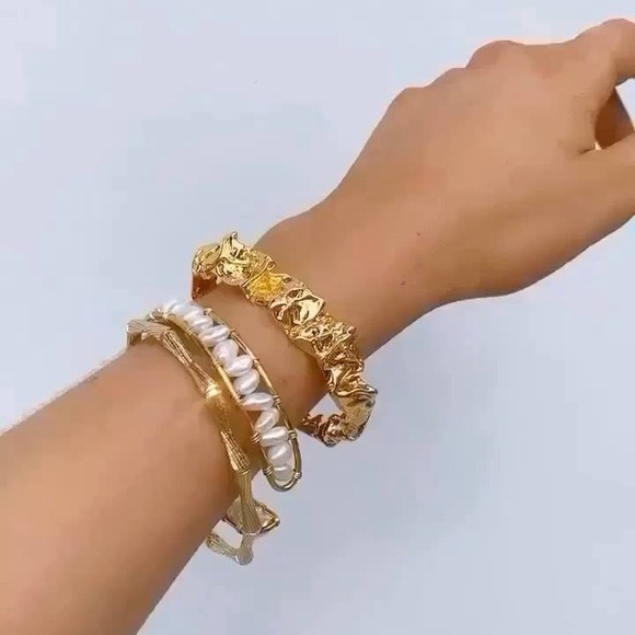 NWT AMBER SCEATS Emery 24k Plated Cuff Bracelet - Picture 4 of 10